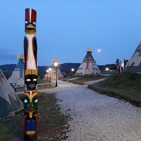 El Paso City, Zlatibor - Unique Wooden Cottages, Treehouse, Wild West Rooms, Accommodation 1-6 People מראה חיצוני תמונה