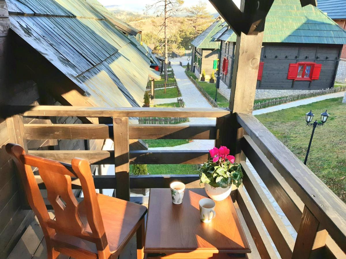 El Paso City, Zlatibor - Unique Wooden Cottages, Treehouse, Wild West Rooms, Accommodation 1-6 People מראה חיצוני תמונה