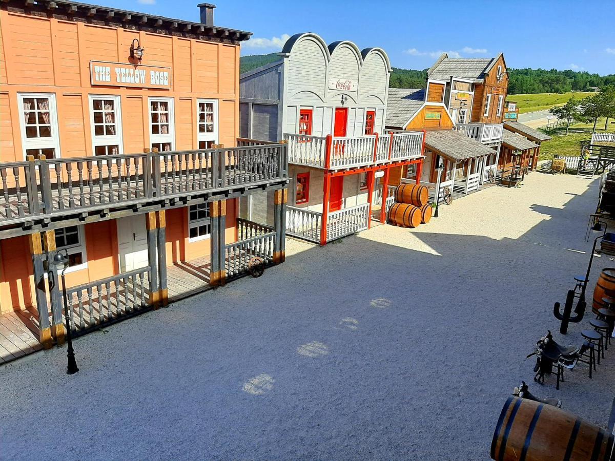 El Paso City, Zlatibor - Unique Wooden Cottages, Treehouse, Wild West Rooms, Accommodation 1-6 People מראה חיצוני תמונה