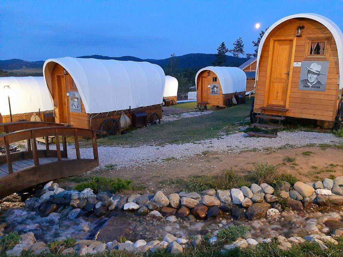 El Paso City, Zlatibor - Unique Wooden Cottages, Treehouse, Wild West Rooms, Accommodation 1-6 People מראה חיצוני תמונה