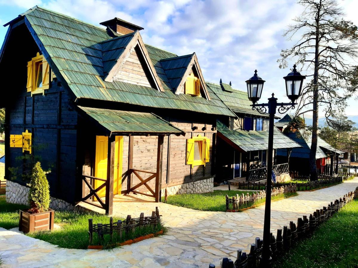 El Paso City, Zlatibor - Unique Wooden Cottages, Treehouse, Wild West Rooms, Accommodation 1-6 People מראה חיצוני תמונה