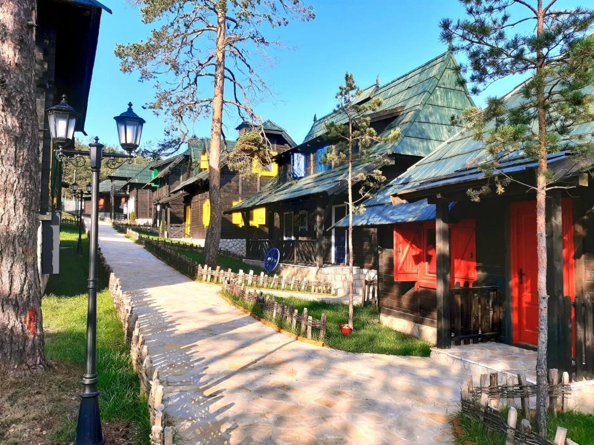 El Paso City, Zlatibor - Unique Wooden Cottages, Treehouse, Wild West Rooms, Accommodation 1-6 People מראה חיצוני תמונה