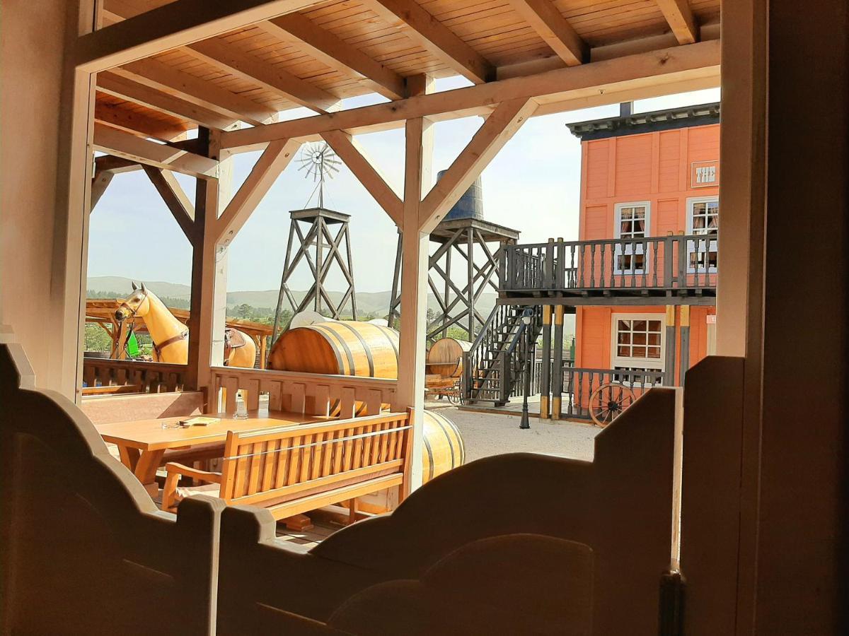 El Paso City, Zlatibor - Unique Wooden Cottages, Treehouse, Wild West Rooms, Accommodation 1-6 People מראה חיצוני תמונה