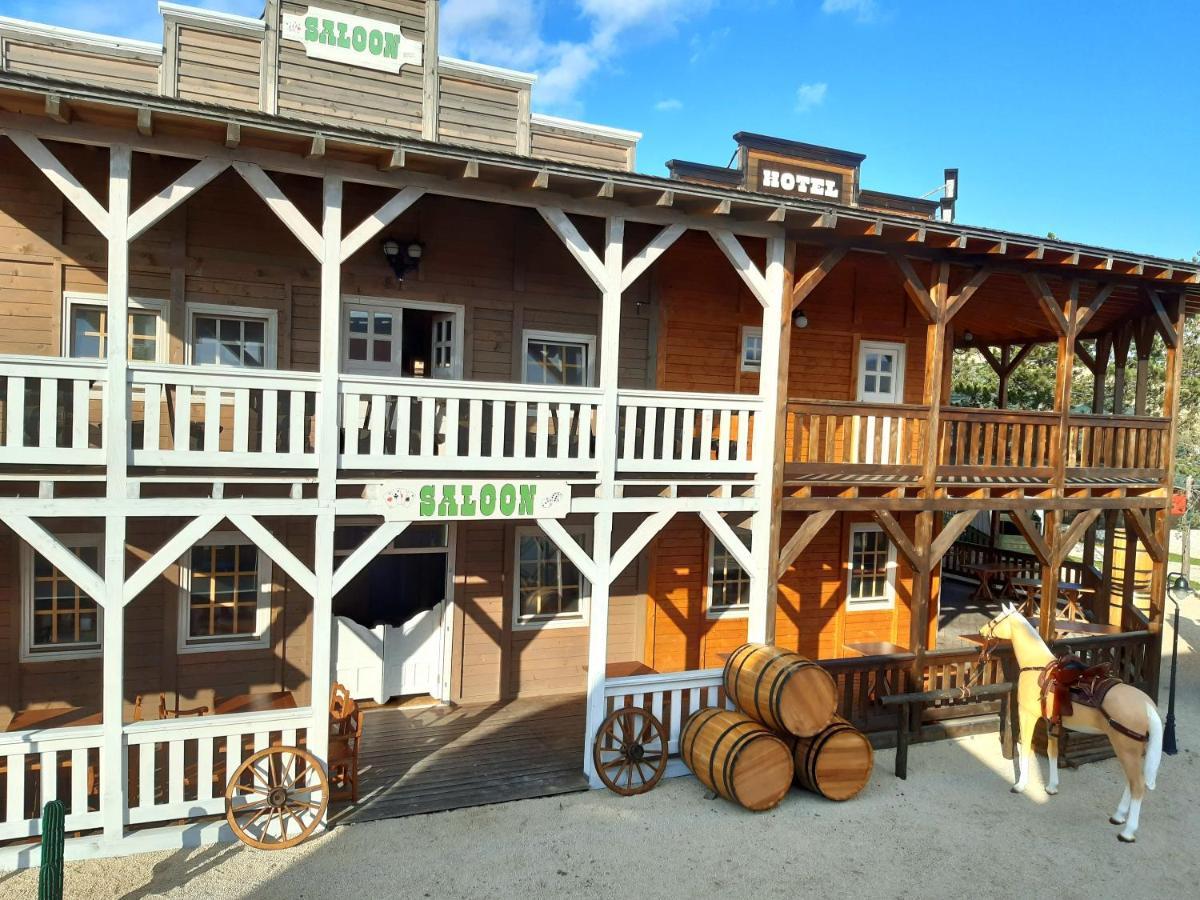 El Paso City, Zlatibor - Unique Wooden Cottages, Treehouse, Wild West Rooms, Accommodation 1-6 People מראה חיצוני תמונה