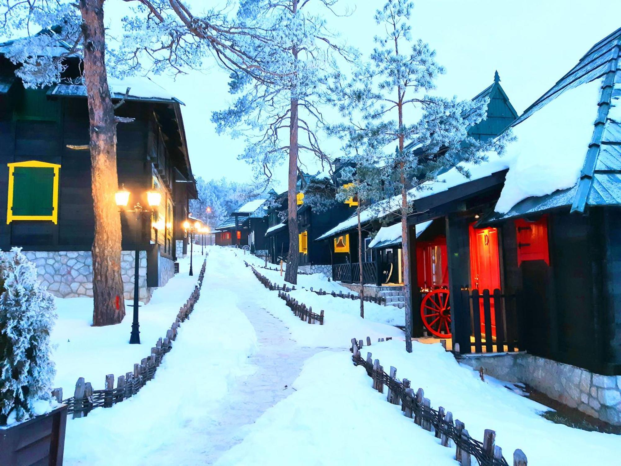 El Paso City, Zlatibor - Unique Wooden Cottages, Treehouse, Wild West Rooms, Accommodation 1-6 People מראה חיצוני תמונה