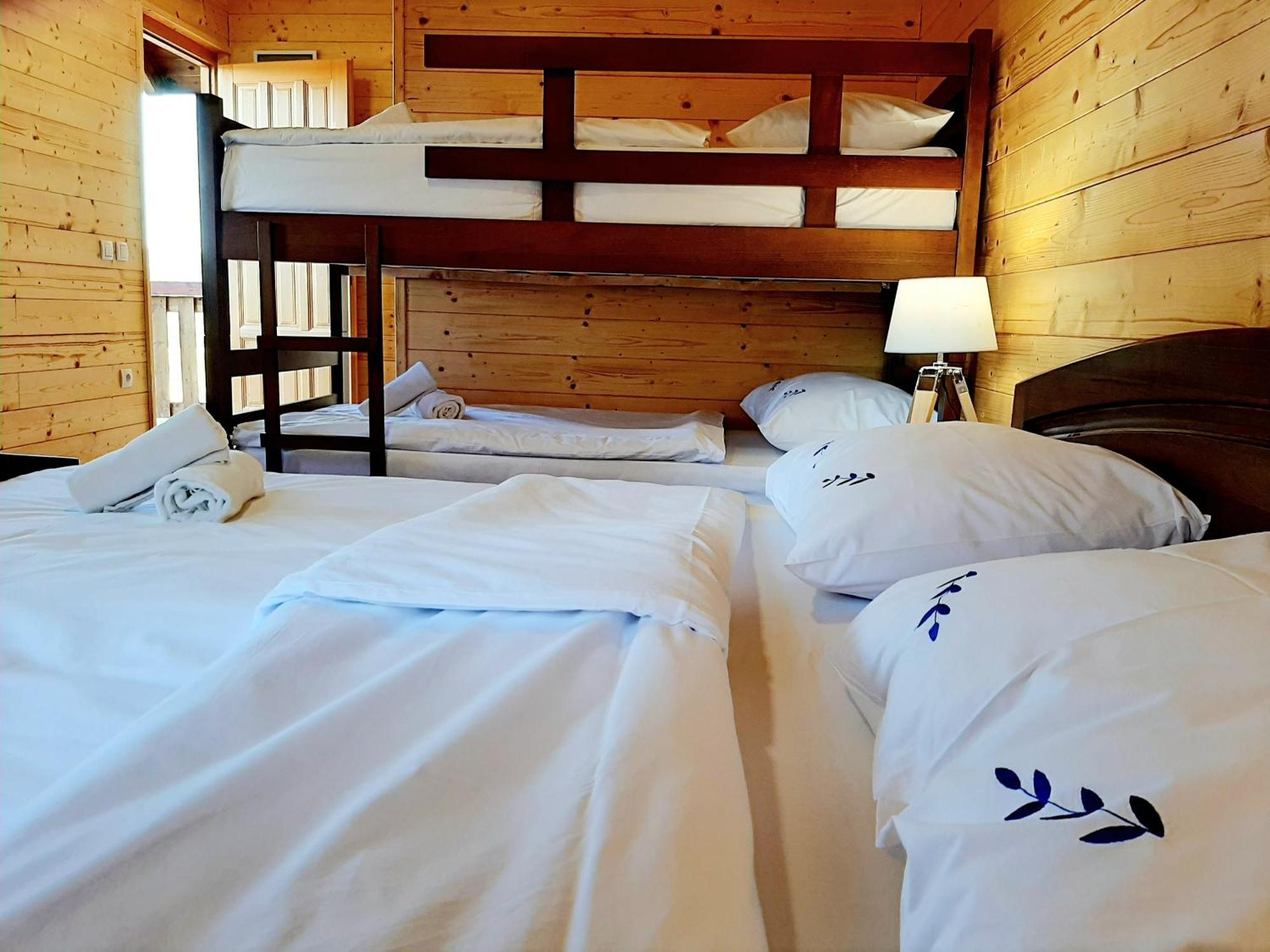 El Paso City, Zlatibor - Unique Wooden Cottages, Treehouse, Wild West Rooms, Accommodation 1-6 People חדר תמונה