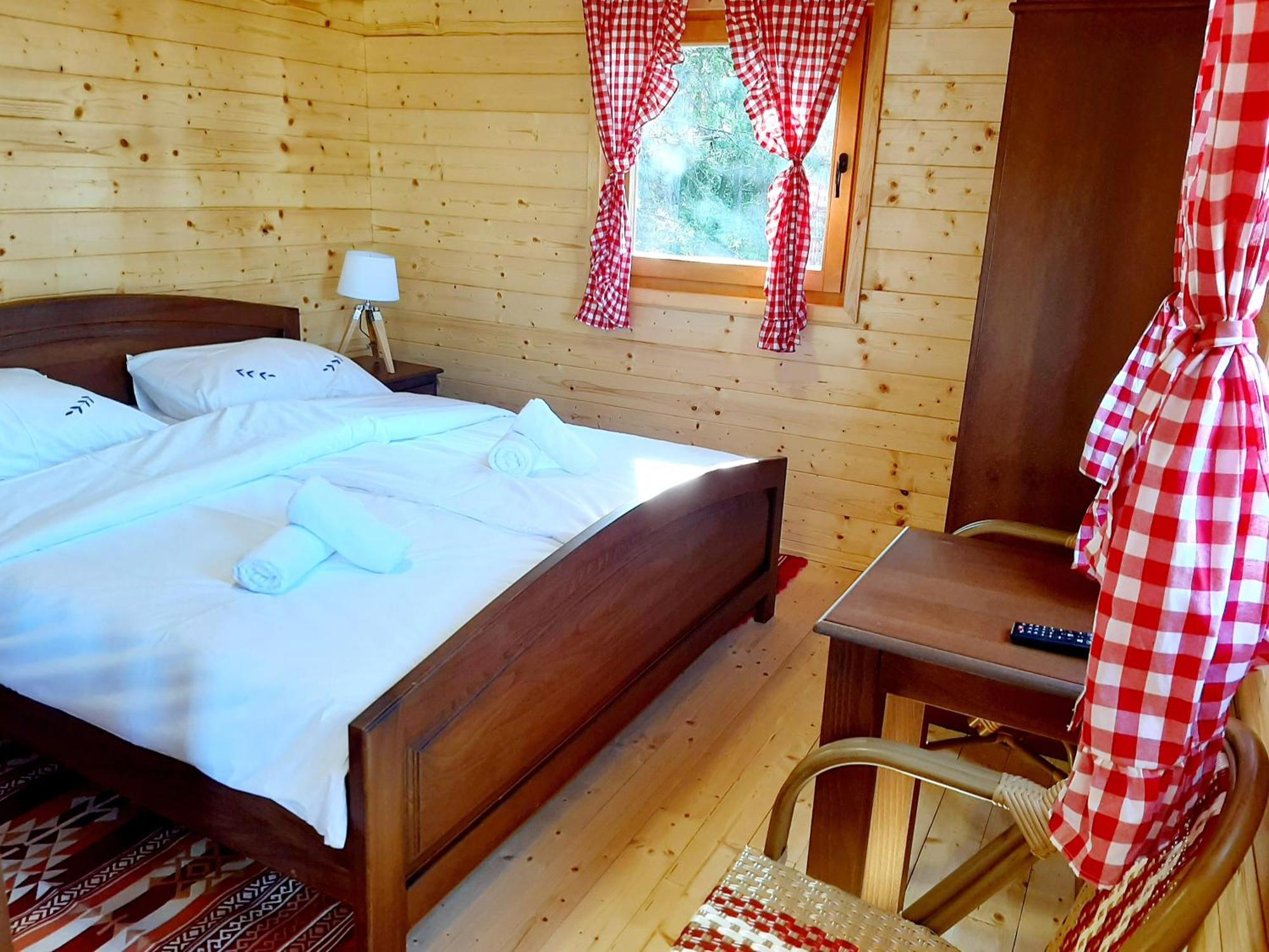 El Paso City, Zlatibor - Unique Wooden Cottages, Treehouse, Wild West Rooms, Accommodation 1-6 People חדר תמונה