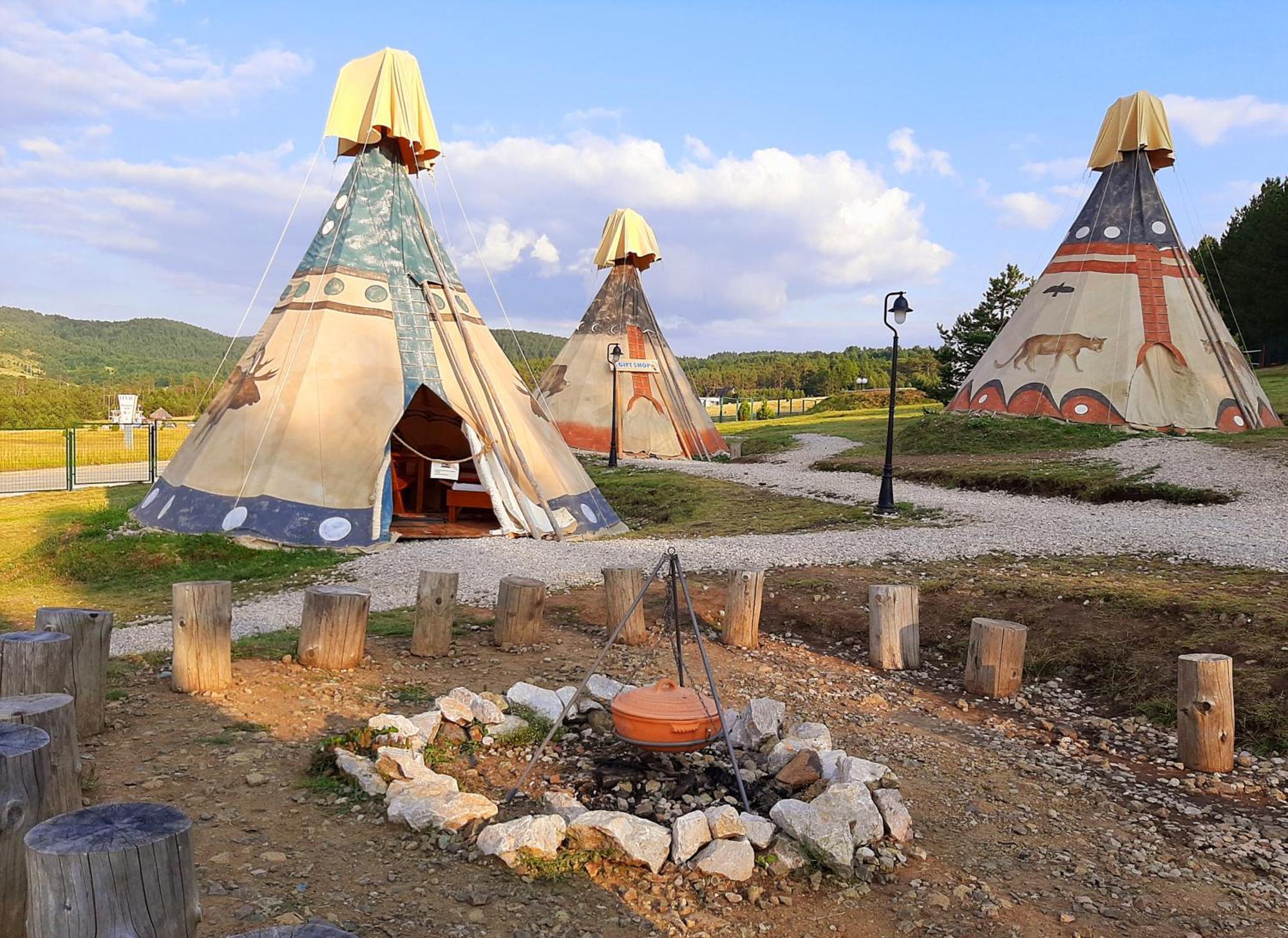 El Paso City, Zlatibor - Unique Wooden Cottages, Treehouse, Wild West Rooms, Accommodation 1-6 People חדר תמונה