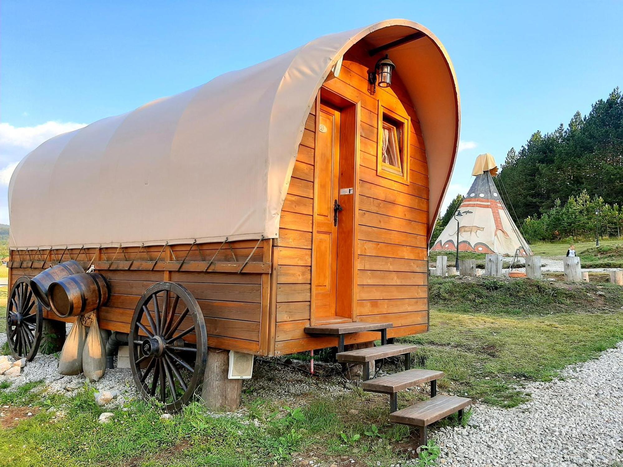 El Paso City, Zlatibor - Unique Wooden Cottages, Treehouse, Wild West Rooms, Accommodation 1-6 People חדר תמונה