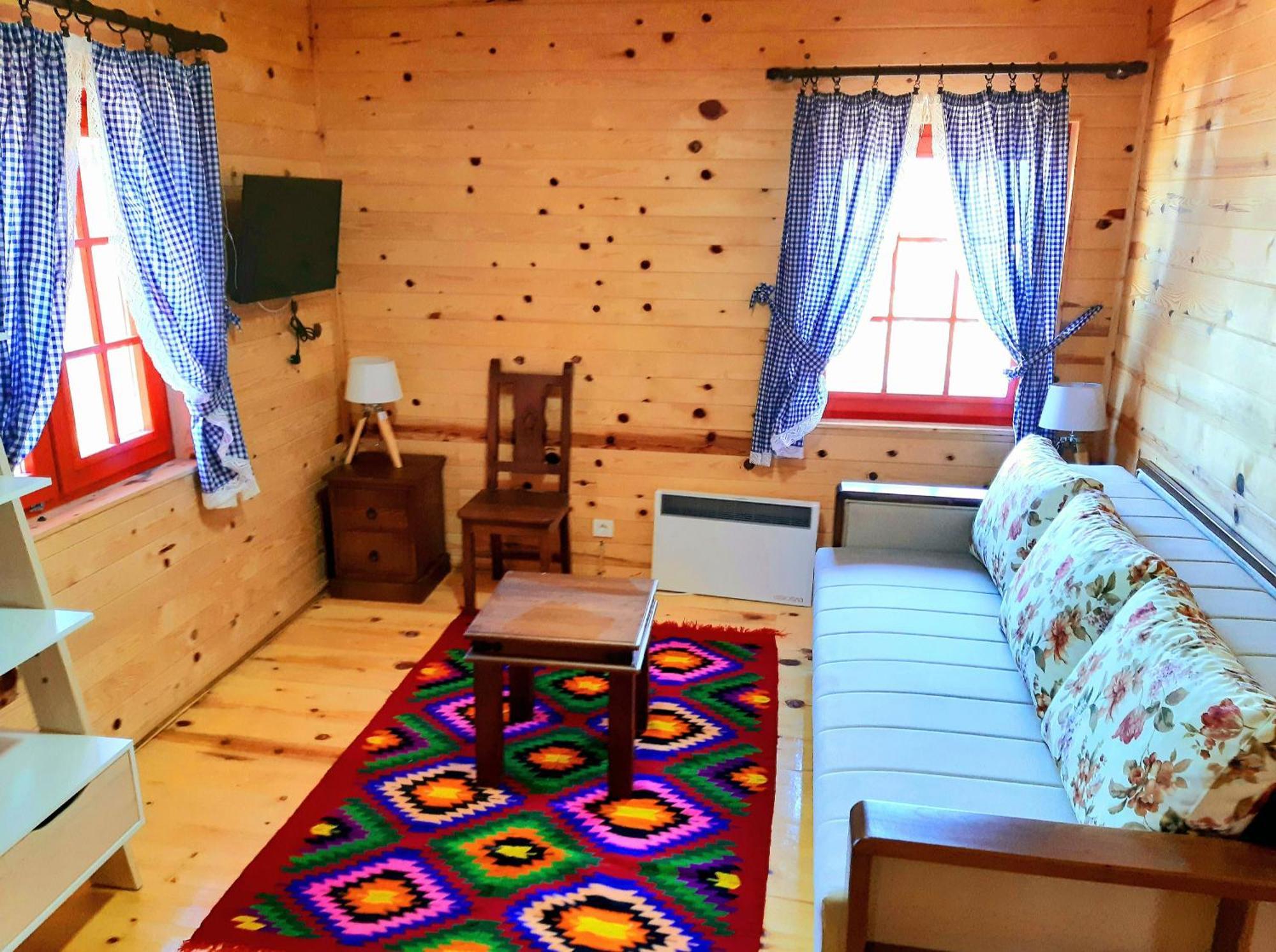 El Paso City, Zlatibor - Unique Wooden Cottages, Treehouse, Wild West Rooms, Accommodation 1-6 People חדר תמונה