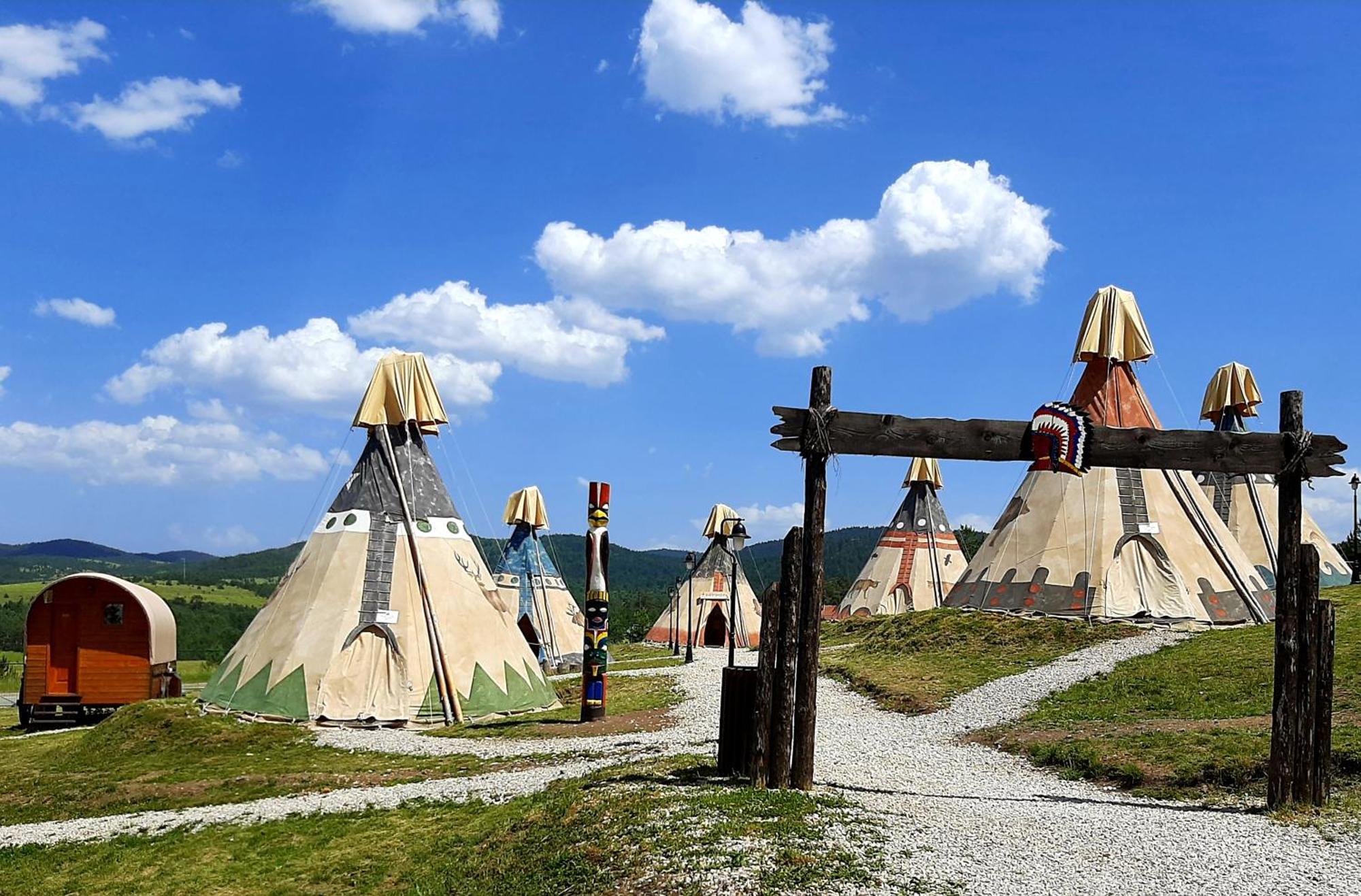 El Paso City, Zlatibor - Unique Wooden Cottages, Treehouse, Wild West Rooms, Accommodation 1-6 People חדר תמונה